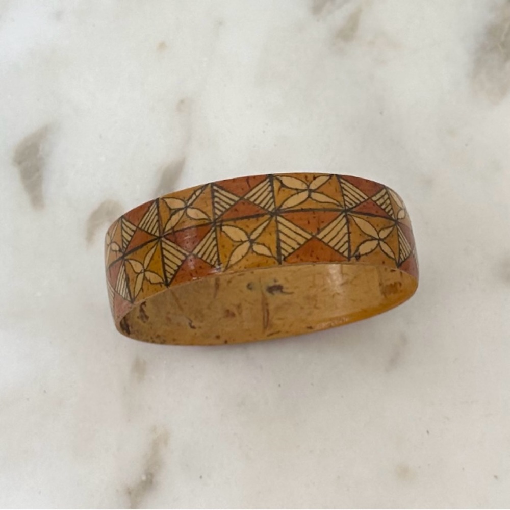 MOTIF BANGLE